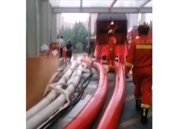 龍吸水和神龍潛水泵一起排水，加油！